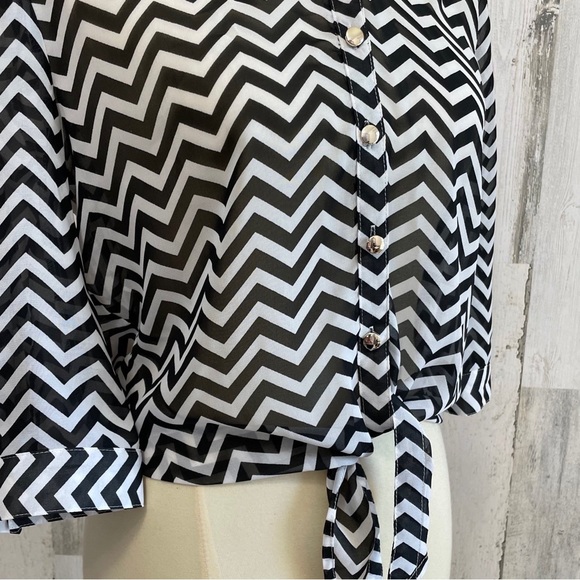 Bongo Sheer Tie Front Chevron Blouse - Picture 4 of 6